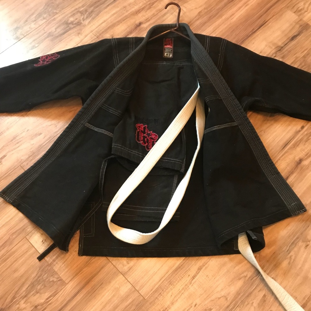 Black jiu jitsu gi